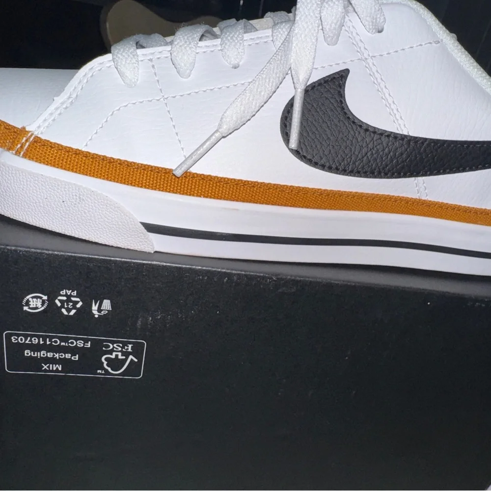 Nike Men's White and Tan Sneakers - Picture 4 of 5